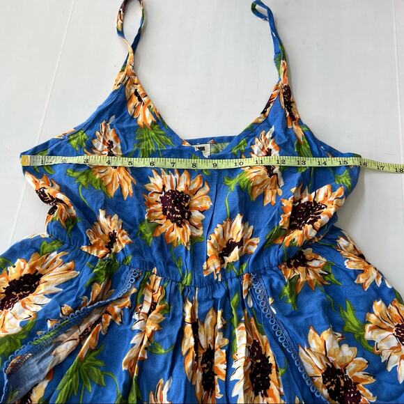 LF Rumor Boutique Women's SIZE M Spaghetti Strap Blue Sunflower Floral Romper - Picture 3 of 8
